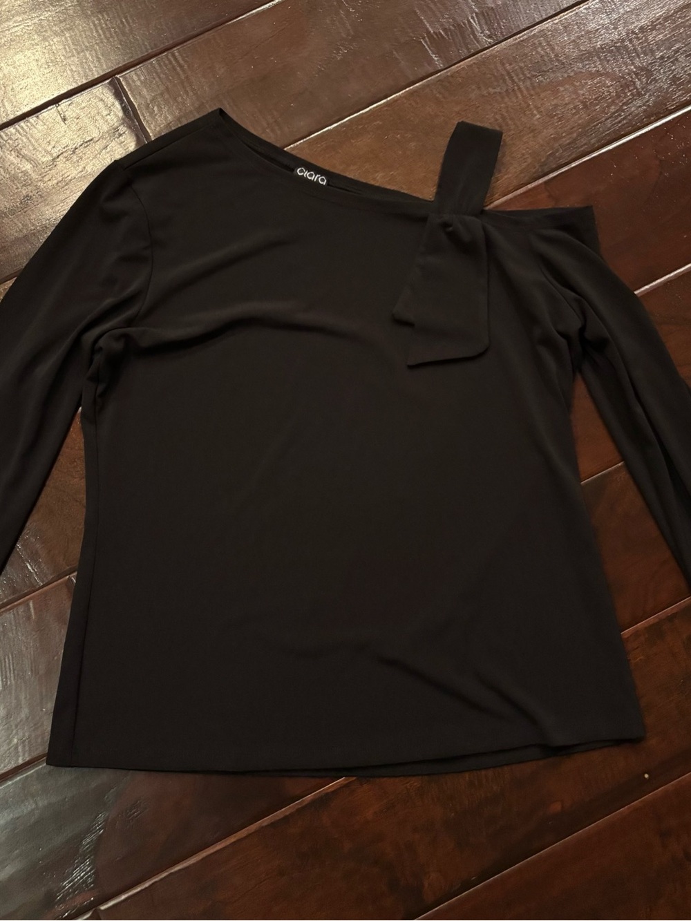 Ciara Sun Woo Black One side cold Shoulder Top